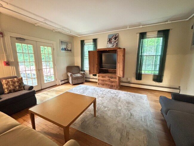 31 Ward Ave, Newport, RI 02840 - photo 4
