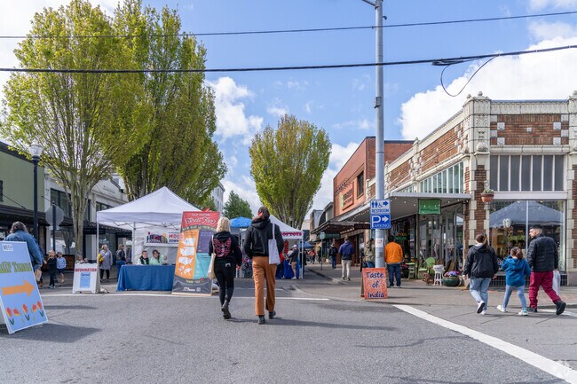 Arlington Heights residents head to the Tulip Festival Street Fair in Mount Vernon.