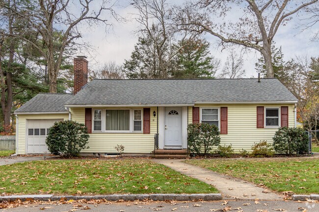 Ranch style homes are among the common style in Cedarwood.
