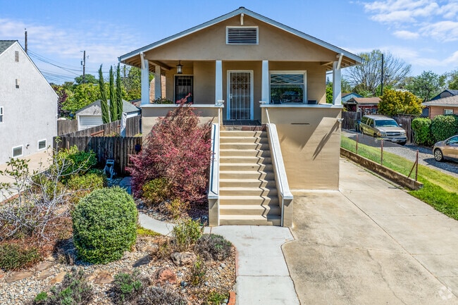 Exploring single-family homes in Sacramento's Tahoe Park South.