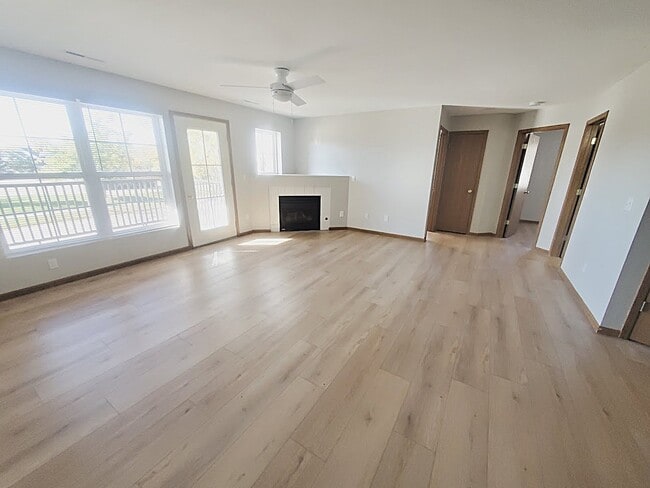 1200 Murray St NE unit 8, Cedar Rapids, IA 52402 - photo 2