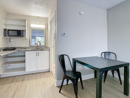 4645 N Socrum Loop Rd unit Double Studio, Lakeland, FL 33809 - photo 3