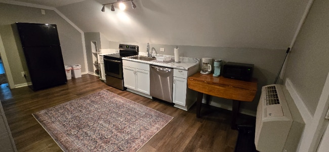 216 N Summit St unit B, Indianapolis, IN 46201 - photo 2