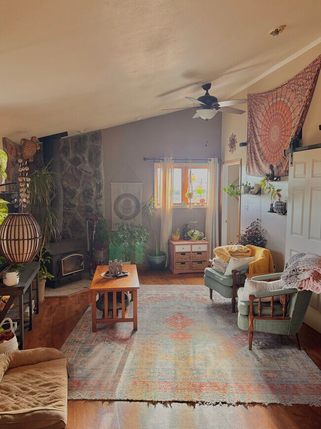 1878 Horse Creek Rd, Cheyenne, WY 82009