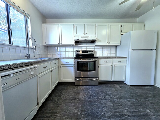 563 Heritage Village unit F, Southbury, CT 06488 - photo 5