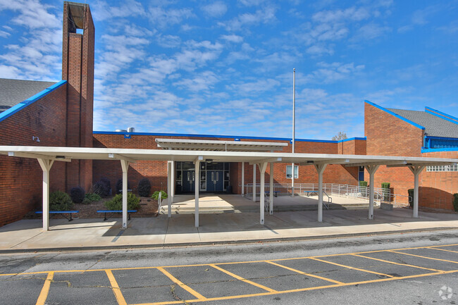 The loop at Northwest Middle School makes for easy and convenient drop-off and pick-up times.