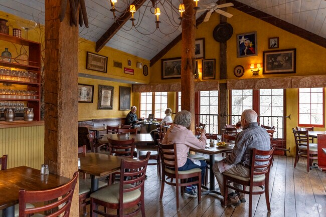 The G.W. Tavern in Washington serves lunch and dinner most nights of the week.