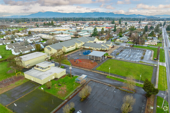 Fairfield Elementary School located in Eugene, Oregon, serves grades K-5.