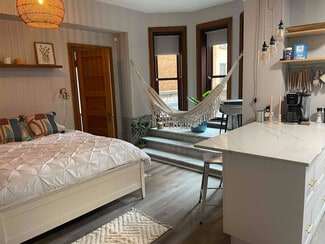 550 W Surf St, Chicago, IL 60657