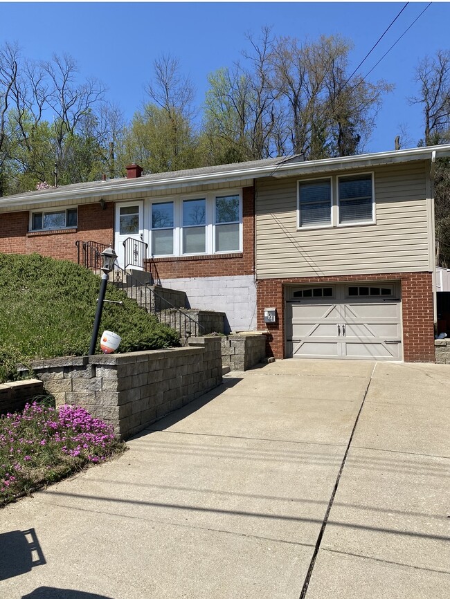 150 Gilmore Dr, Pittsburgh, PA 15235