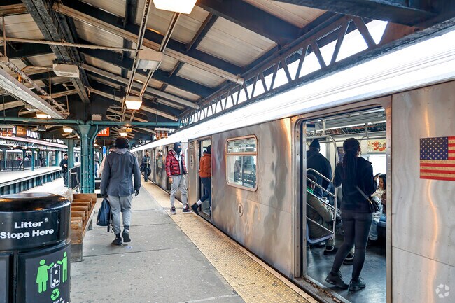 Ther Olinville neighborhood has plenty of public transportation to choose from.