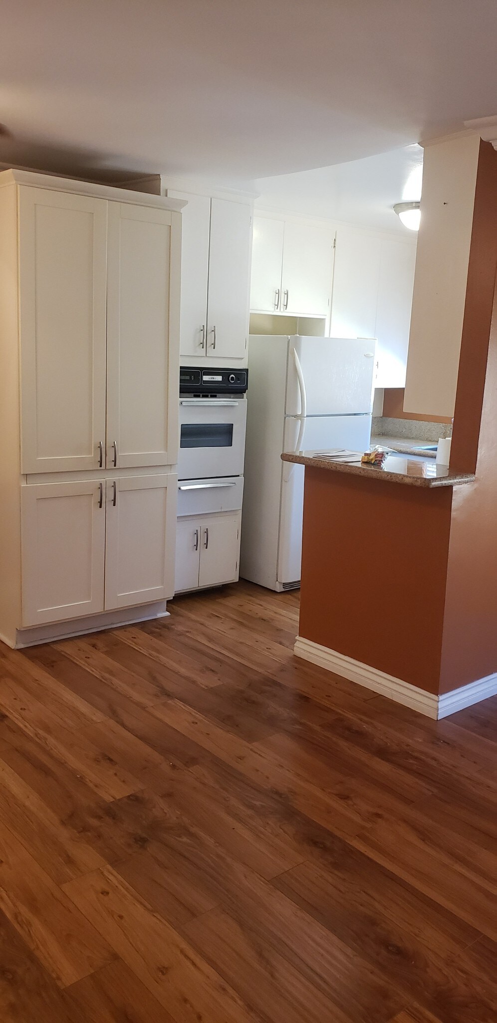 13833 Oxnard St unit 8, Van Nuys, CA 91401 - photo 1