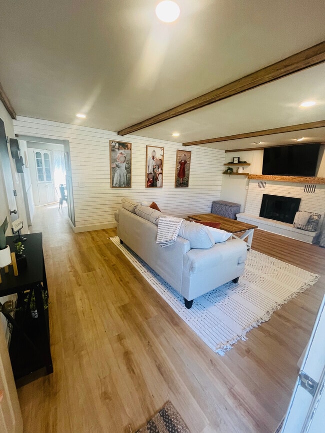 2925 W Capitol Dr, Appleton, WI 54914
