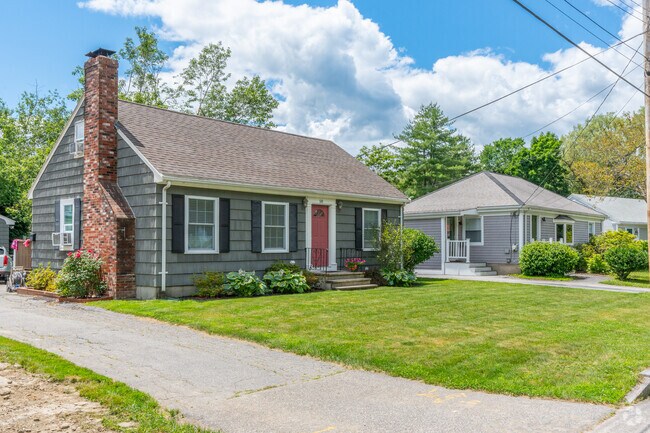Colonial ranch style homes line the streets of Back Cove.