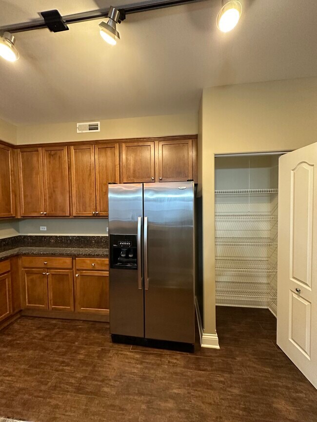 5N426 Rohlwing Rd unit 1, Itasca, IL 60143 - photo 4