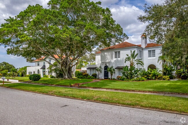 With so many styles of homes it makes walking the streets in Whitfield neighborhood enjoyable.