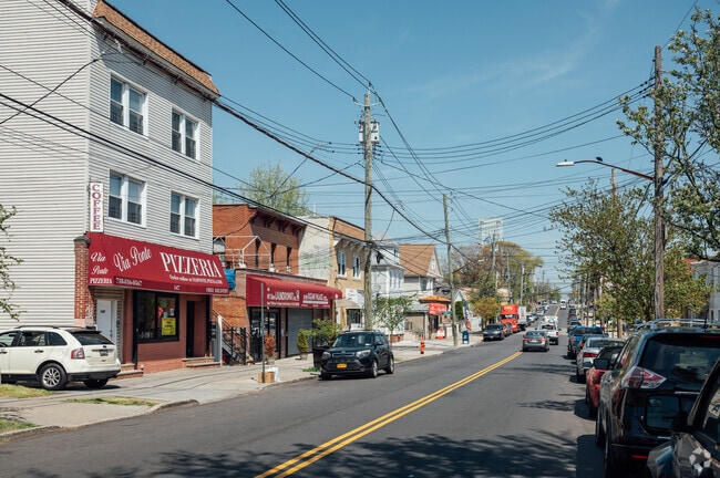 McClean Ave is the main artery of Fort Wadsworth.