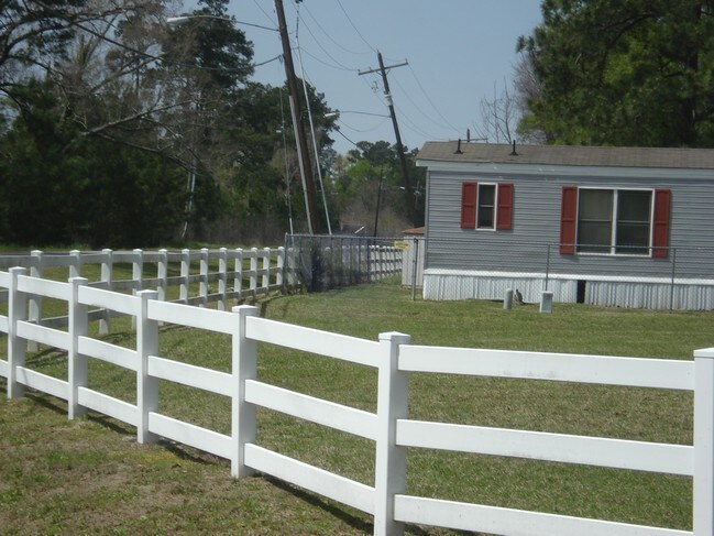 Forest Hollow Manufactured Home Community, Beaumont, TX 77713 - photo 2