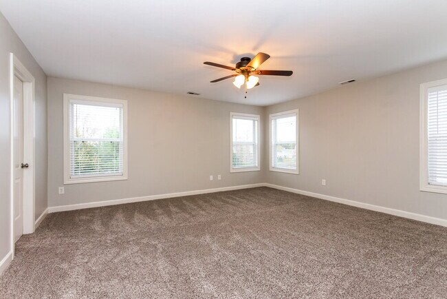 9718 Rhodes Ln, Avon, IN 46123 - photo 5