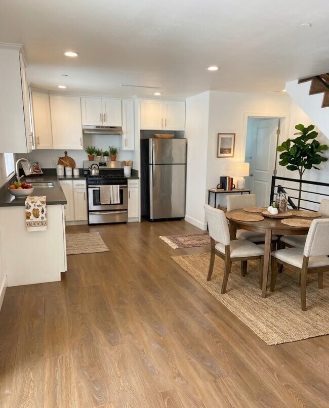 11514 Emelita St, Los Angeles, CA 91601 - photo 5