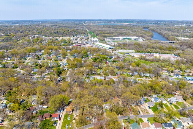 Outdoor recreation and suburban amenities are in your own backyard in Doudna Heights-Glen Oaks.