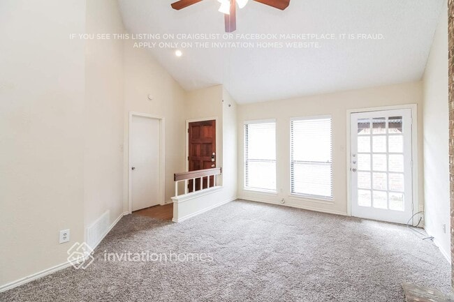 3703 Clover Hill Ln, Carrollton, TX 75007 - photo 2