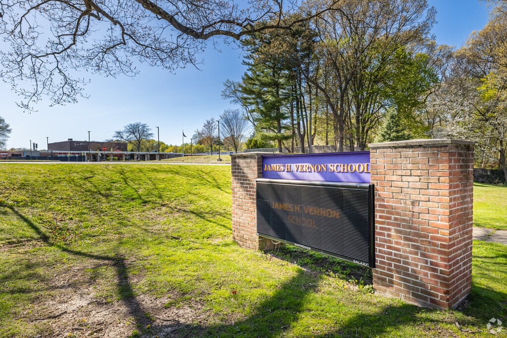 Vernon School is a highly rated public school in East Norwich.