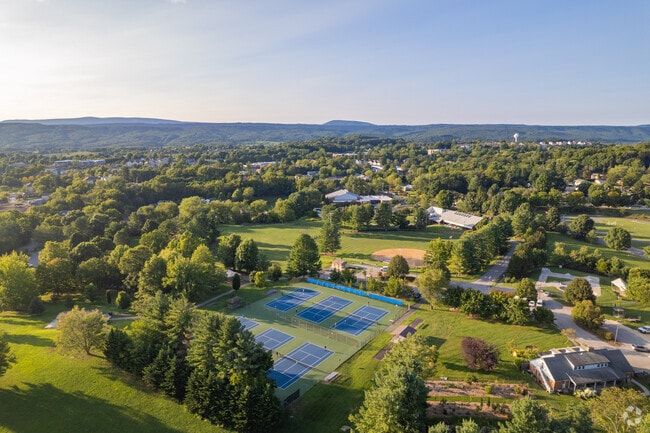 Residents of Kabrich Crescent enjoy easy access to well-maintained parklands and open areas.