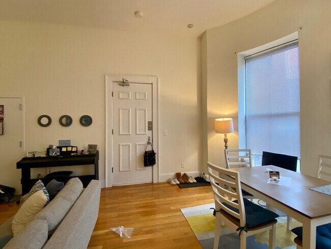 525 Massachusetts Ave unit 4, Boston, MA 02118 - photo 7