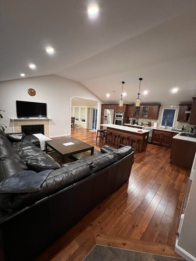 35 Glen Cir Unit 1, Waltham, MA 02451