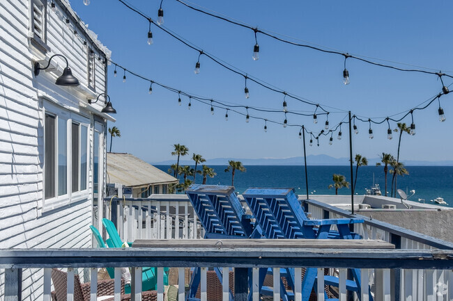 The Hermosa Hotel in Catalina Island offers patio views of the ocean.
