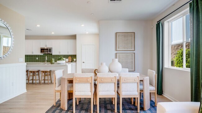 31669 Viviante Dr, Winchester, CA 92596 - photo 7