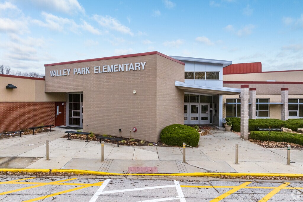 Valley Park Elementary School is a public pre-K & elementary school in Overland Park, Kansas.