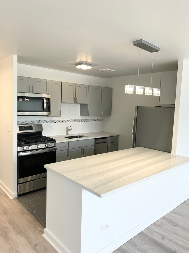 2424 N Clark St, Chicago, IL 60614