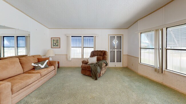 727 Hyacinth Cir, Sebastian, FL 32976 - photo 2