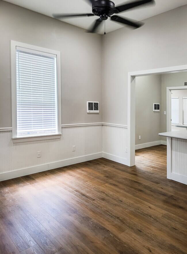 Central Living Space, 13'5