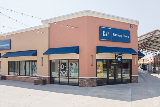 Nike in outlets located in the small town of Otter Creek Crystal, Arkansas.