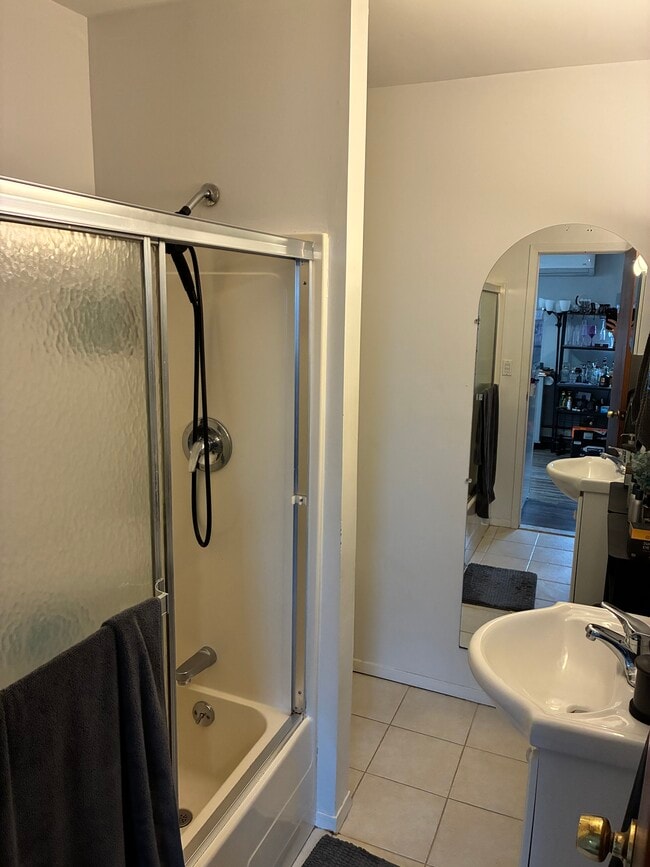 14 Winside Ln unit Apartment, Coram, NY 11727 - photo 5