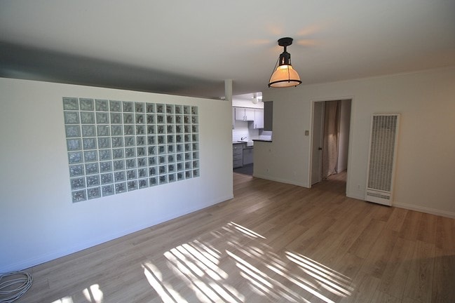 11138 Aqua Vista St unit 49, North Hollywood, CA 91602 - photo 5