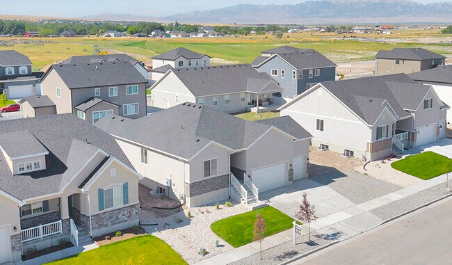 1992 E Burger St, Lake Point, UT 84074 - photo 2