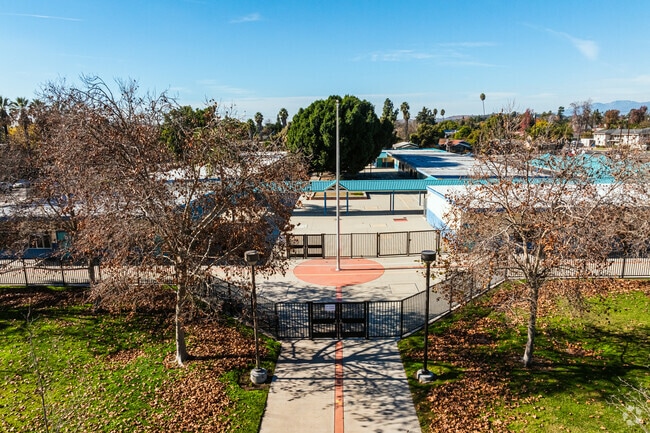 San Antonio Elementary School is public and serves students in grades K-5.