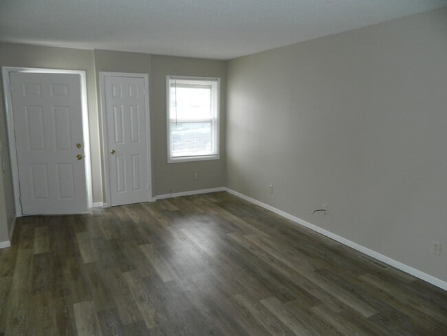 904 SE 10th St, Des Moines, IA 50309 - photo 3