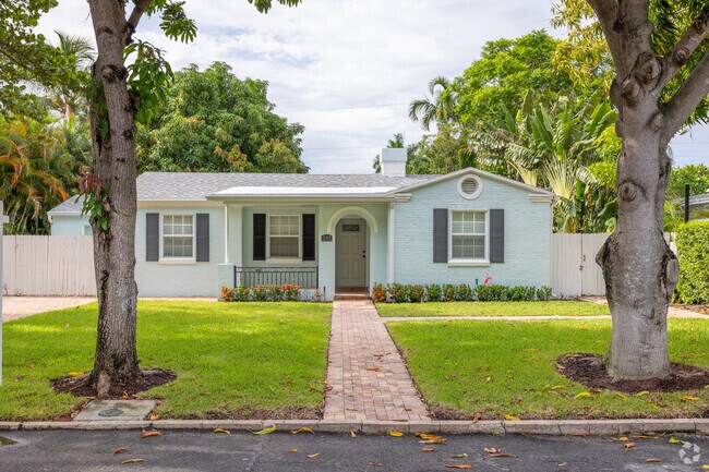 Historic ranch home with a large front yard in the Prospect Heights neighborhood.
