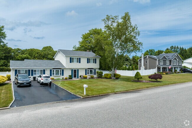 Ranches and colonials are among the most popular home types within the Mount Sinai region.