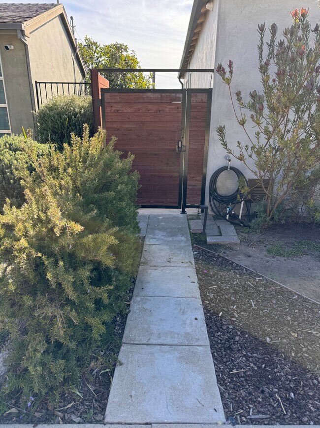 1726 Bryn Mawr Ave Unit 1/2, Santa Monica, CA 90405