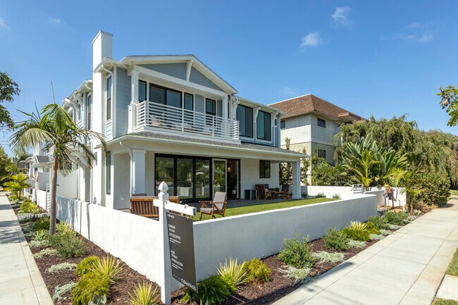 Experience refined living in Coronado’s exquisite single-story homes with lush surroundings.