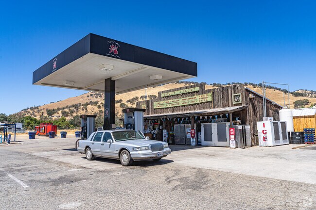Indian Trading Center adds rustic charm to Yokuts Valley’s foothill roads.