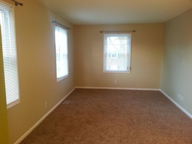 2107 Glouchester Dr, Cleveland, OH 44124 - photo 3