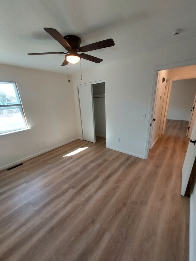 801 Dondee Dr, Manhattan, KS 66502 - photo 5