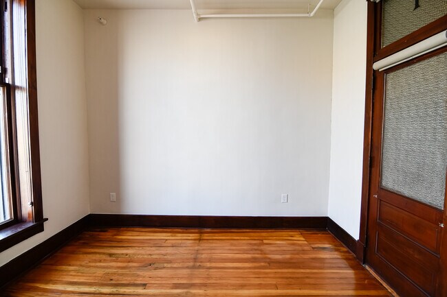 32 W Main St unit 201, Marshalltown, IA 50158 - photo 6